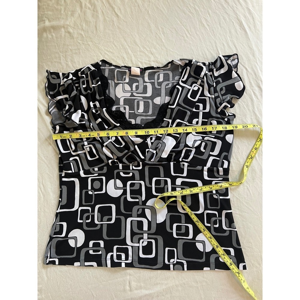 Y2K Black Gray Geometric Print Lace Trim Surplice Flutter Sleeve Top Medium - Picture 4 of 5